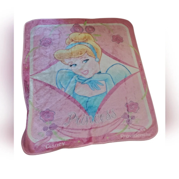 Vintage Disney's Cinderella throw blanket - Picture 1 of 4
